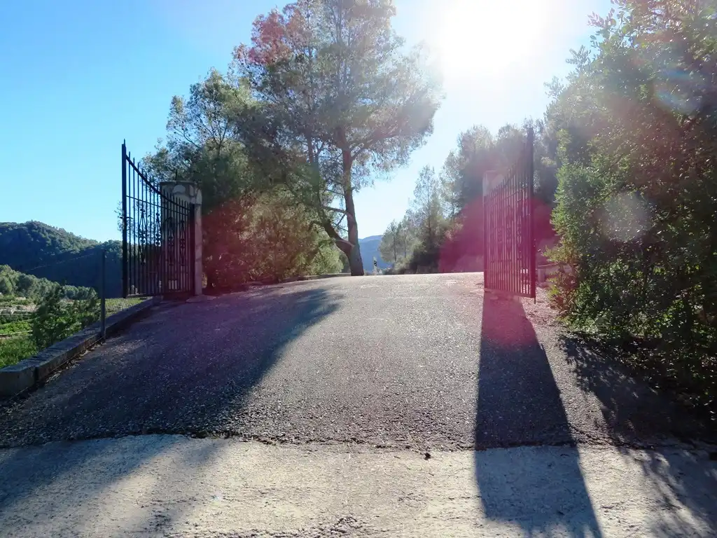Vista exterior de Casa o xalet en venda en L'Atzúbia amb Jardí privat, Terrassa i Traster