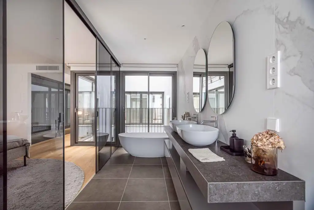Bany de Apartament en venda en Barcelona amb Terrassa, Moblat i Jacuzzi