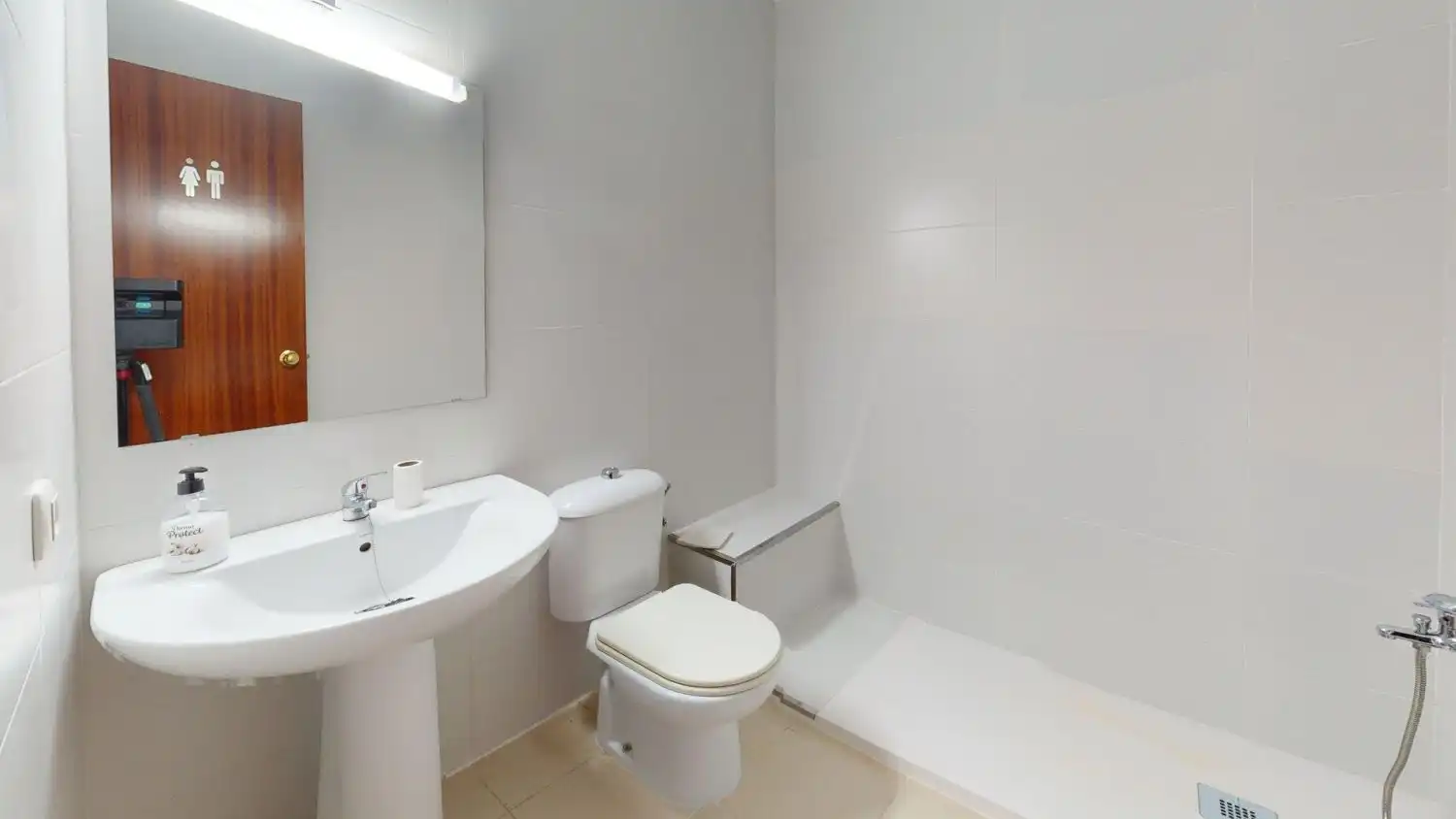 Bathroom of Office for rent in Montequinto  with Air Conditioner and Terrace