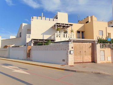 Casa pareada con balcón en venta en Calle Costas de Garraf 1