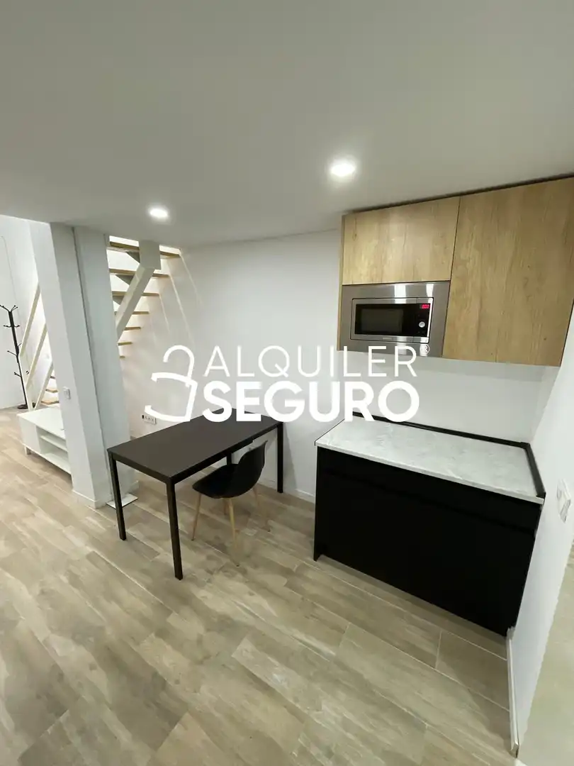Cuina de Loft de lloguer en Madrid amb Aire condicionat