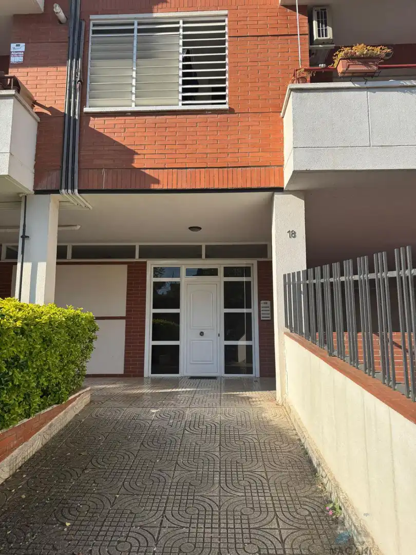 Vista exterior de Pis en venda en Montornès del Vallès