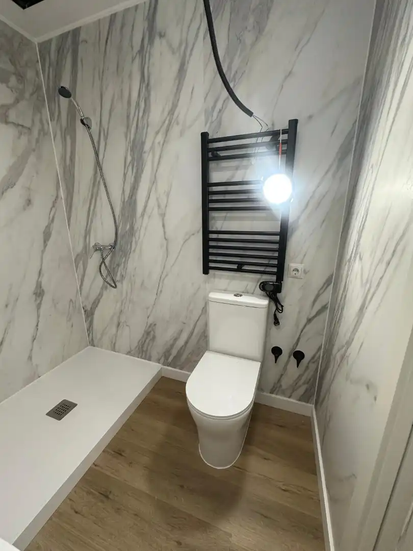 Bathroom of Flat for sale in Bilbao   with Balcony