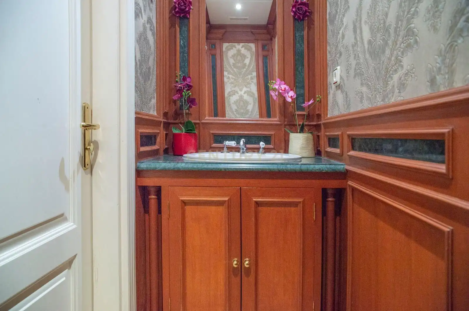 Bathroom of Apartments for rent in Marbella  with Air Conditioner, Private garden and Furnished