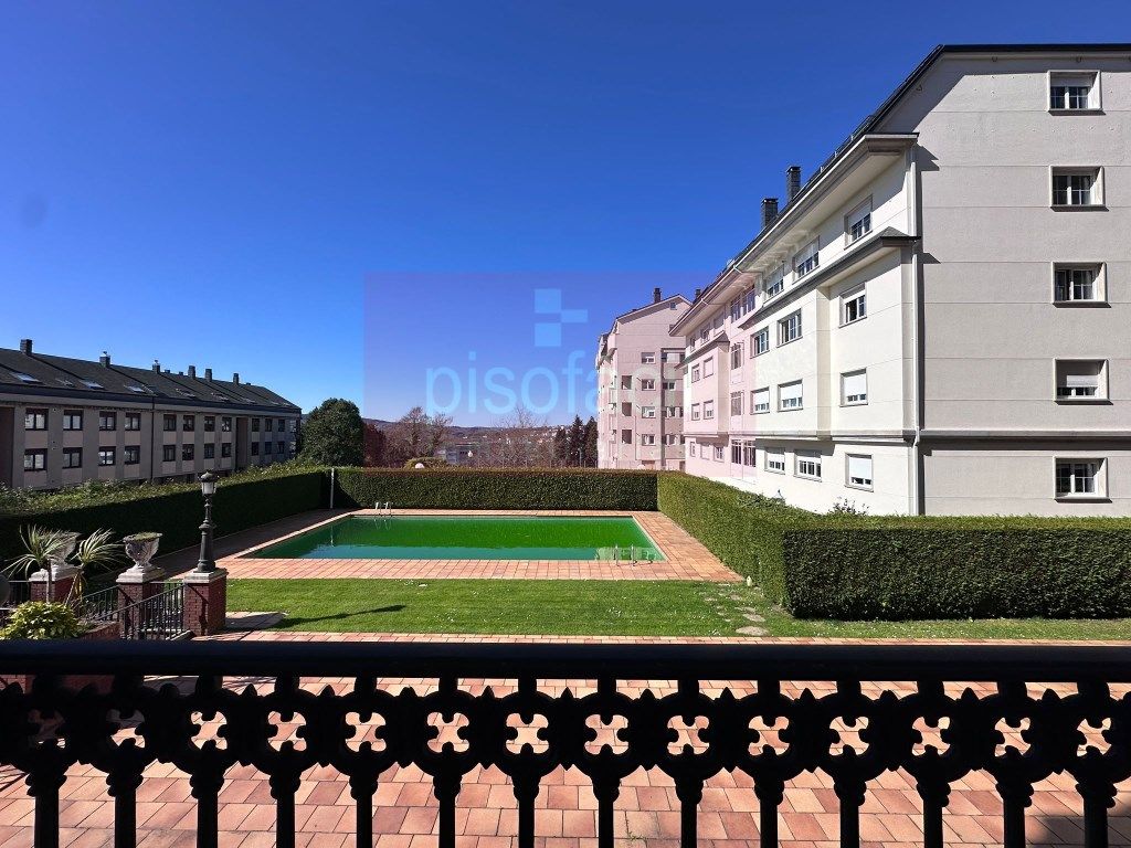 Piscina de Apartamento en venta en Lugo Capital