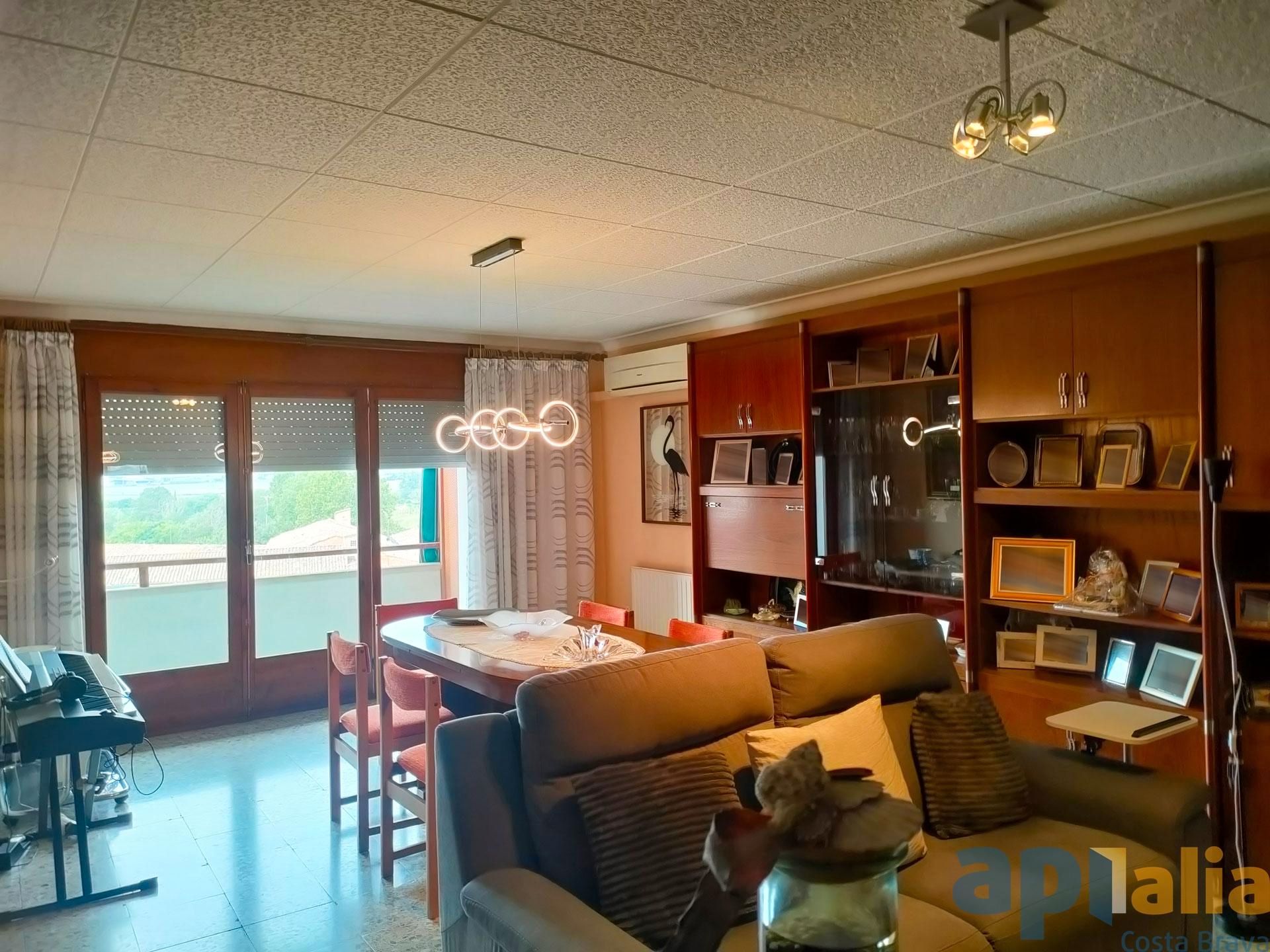 Living room of Flat for sale in La Bisbal d'Empordà  with Heating, Terrace and Balcony