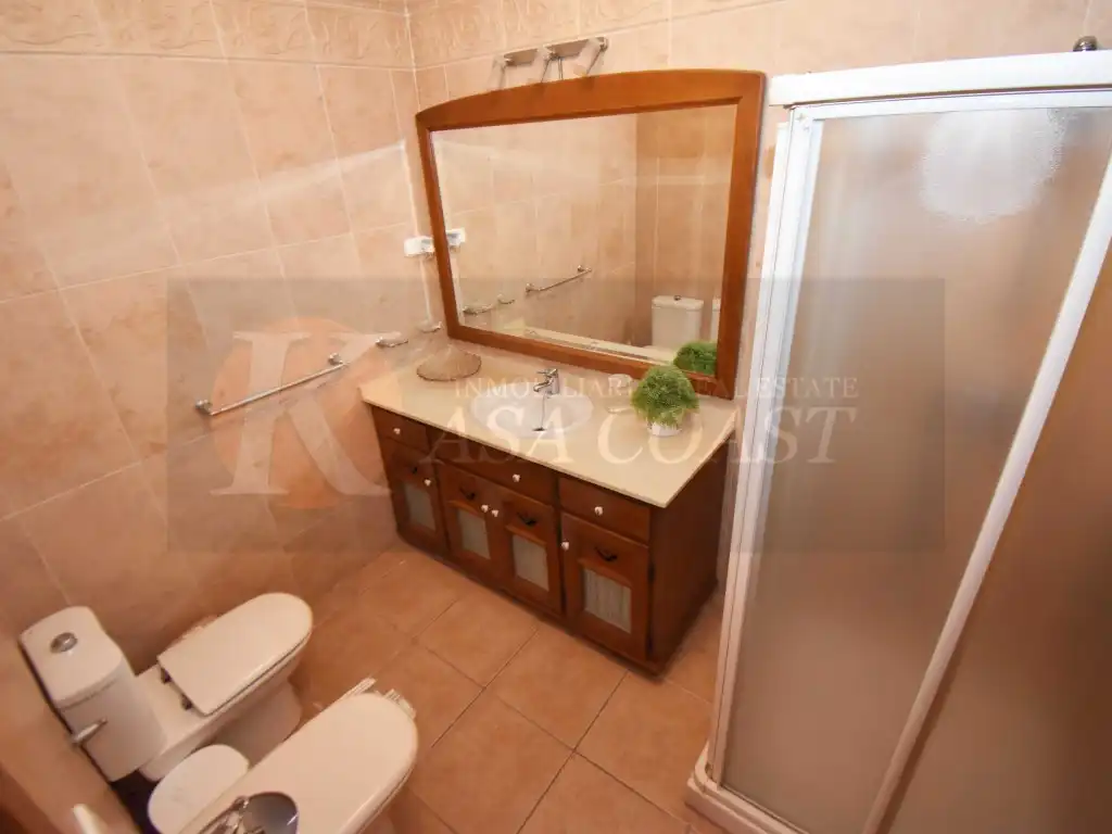 Baño de Piso en venta en Fuengirola con Aire acondicionado y Terraza