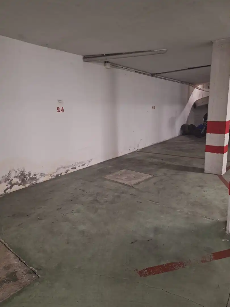 Parkplatz von Garage zur Miete in Boiro