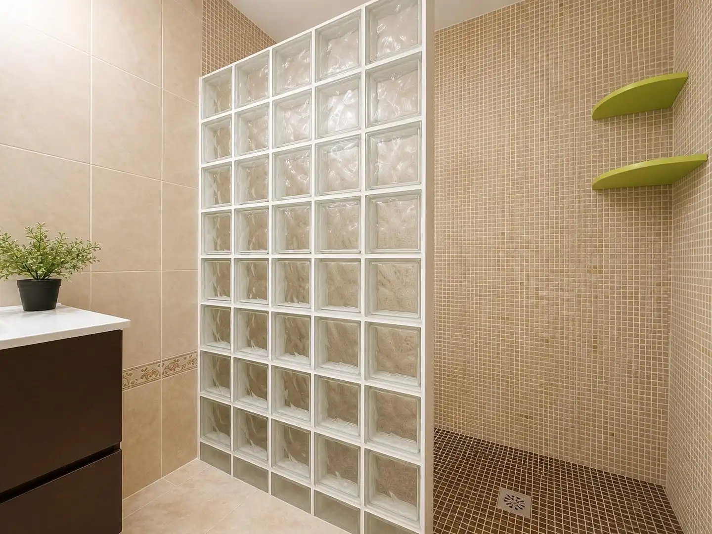 Baño de Planta baja en venta en Inca con Aire acondicionado, Lavadora y TV
