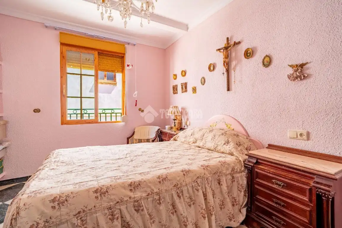 Schlafzimmer von Einfamilien-Reihenhaus zum Verkauf in Lanjarón mit Klimaanlage, Heizung und Terrasse