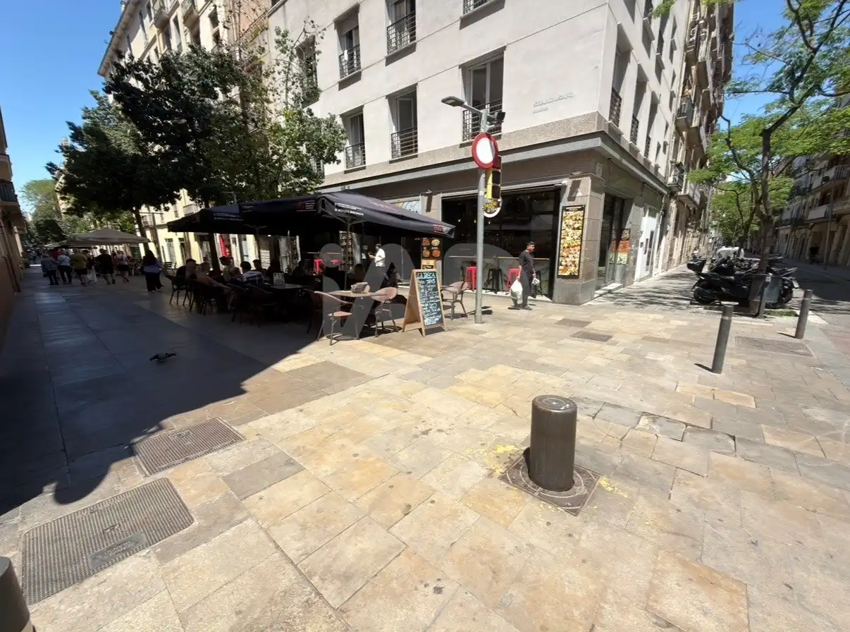 Vista exterior de Local de alquiler en Barcelona