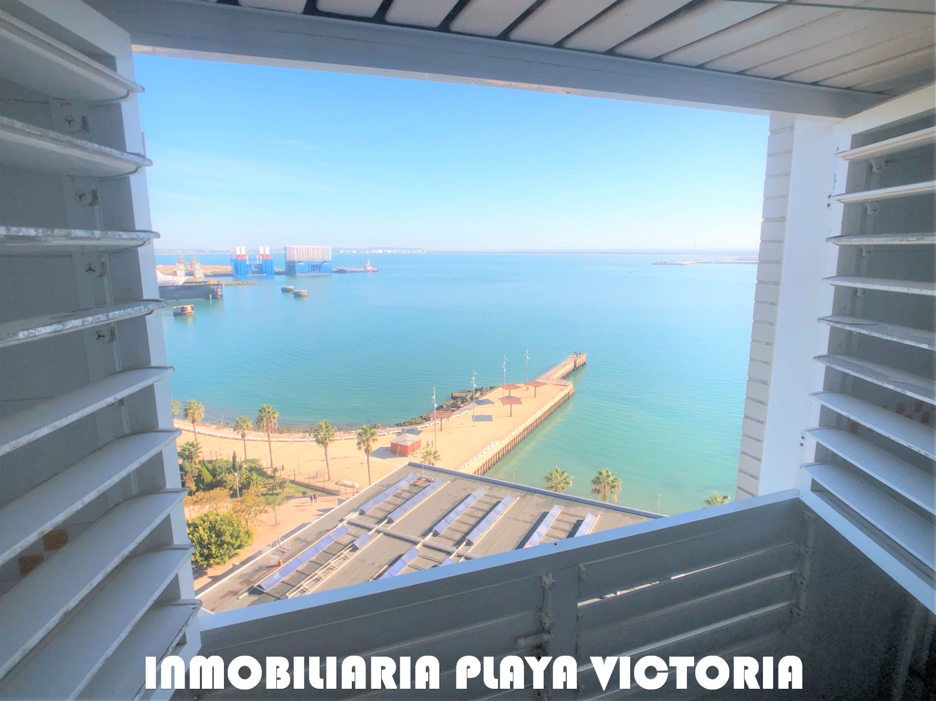 Habitación de Piso de alquiler en  Cádiz Capital con Aire acondicionado