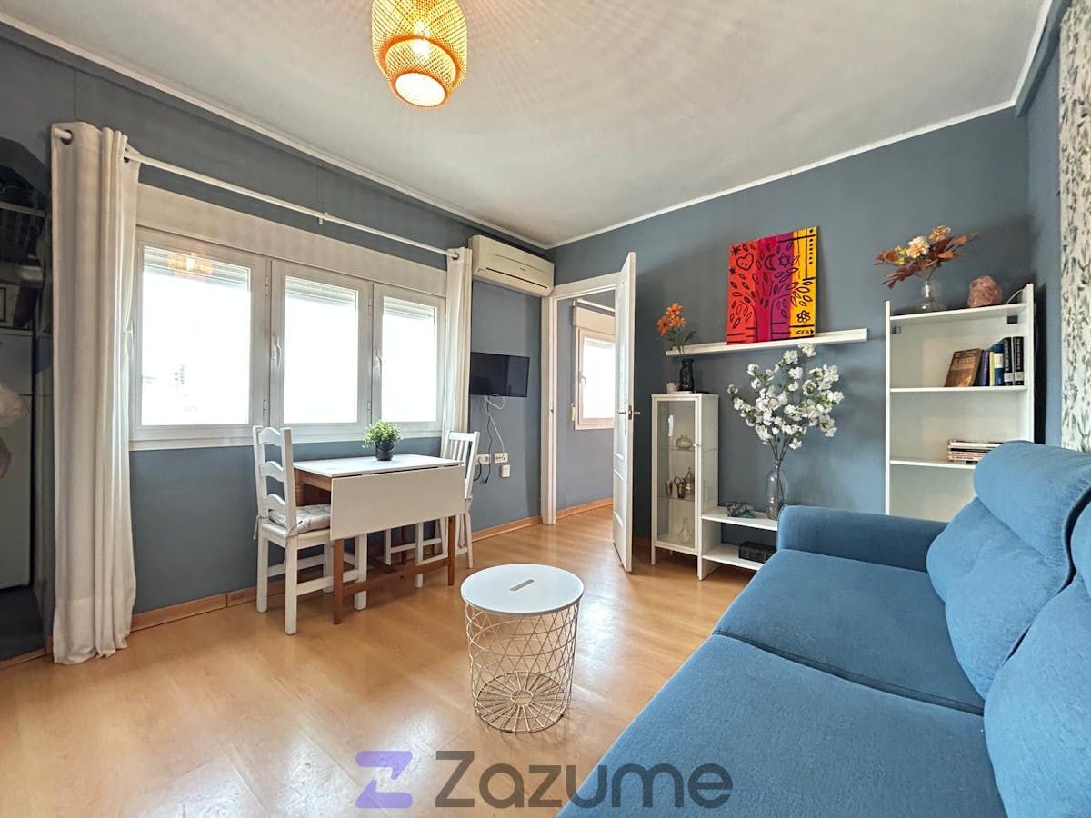 Living room of Attic to rent in  Granada Capital  with Air Conditioner, Heating and Parquet flooring