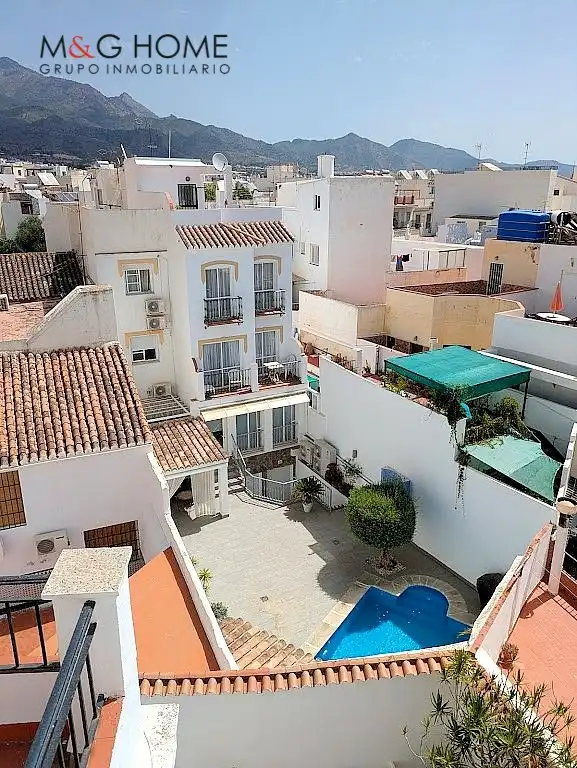Außenansicht von Maisonette zum Verkauf in Nerja mit Terrasse, Abstellraum und Möbliert