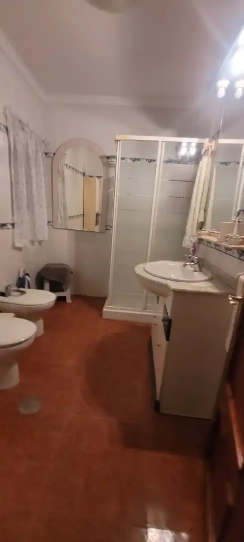 Bany de Casa o xalet en venda en Algeciras amb Aire condicionat, Jardí privat i Terrassa