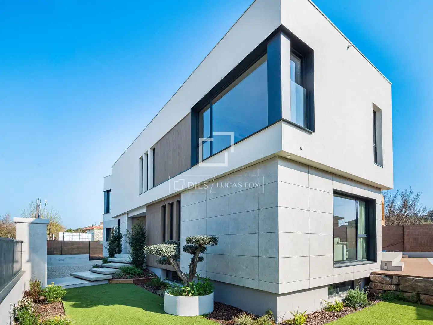 Vista exterior de Casa o xalet en venda en Sant Cugat del Vallès amb Aire condicionat, Calefacció i Jardí privat