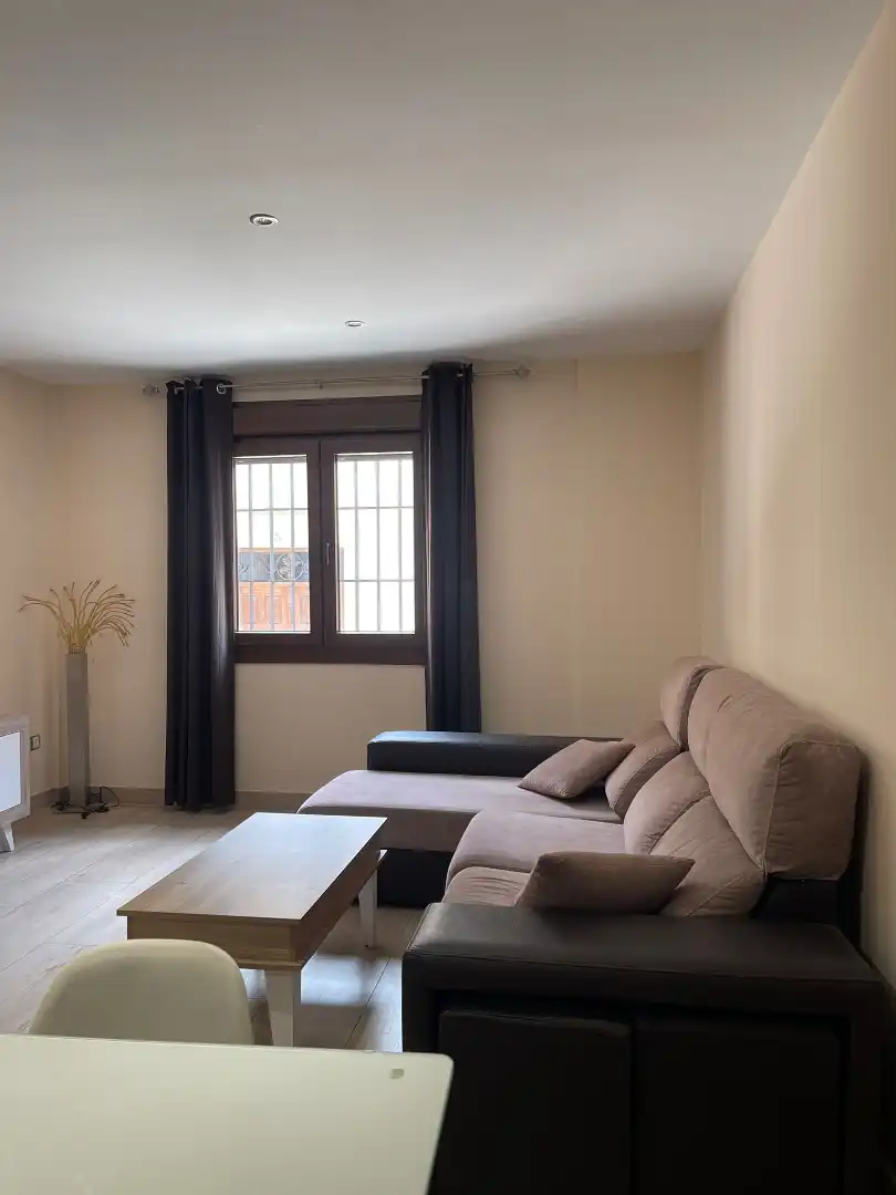 Flat for rent in Calle de las Escuelas, Centro Ciudad