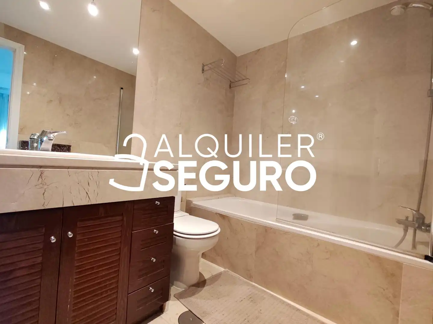 Baño de Piso de alquiler en Madrid con Aire acondicionado, Calefacción y Piscina