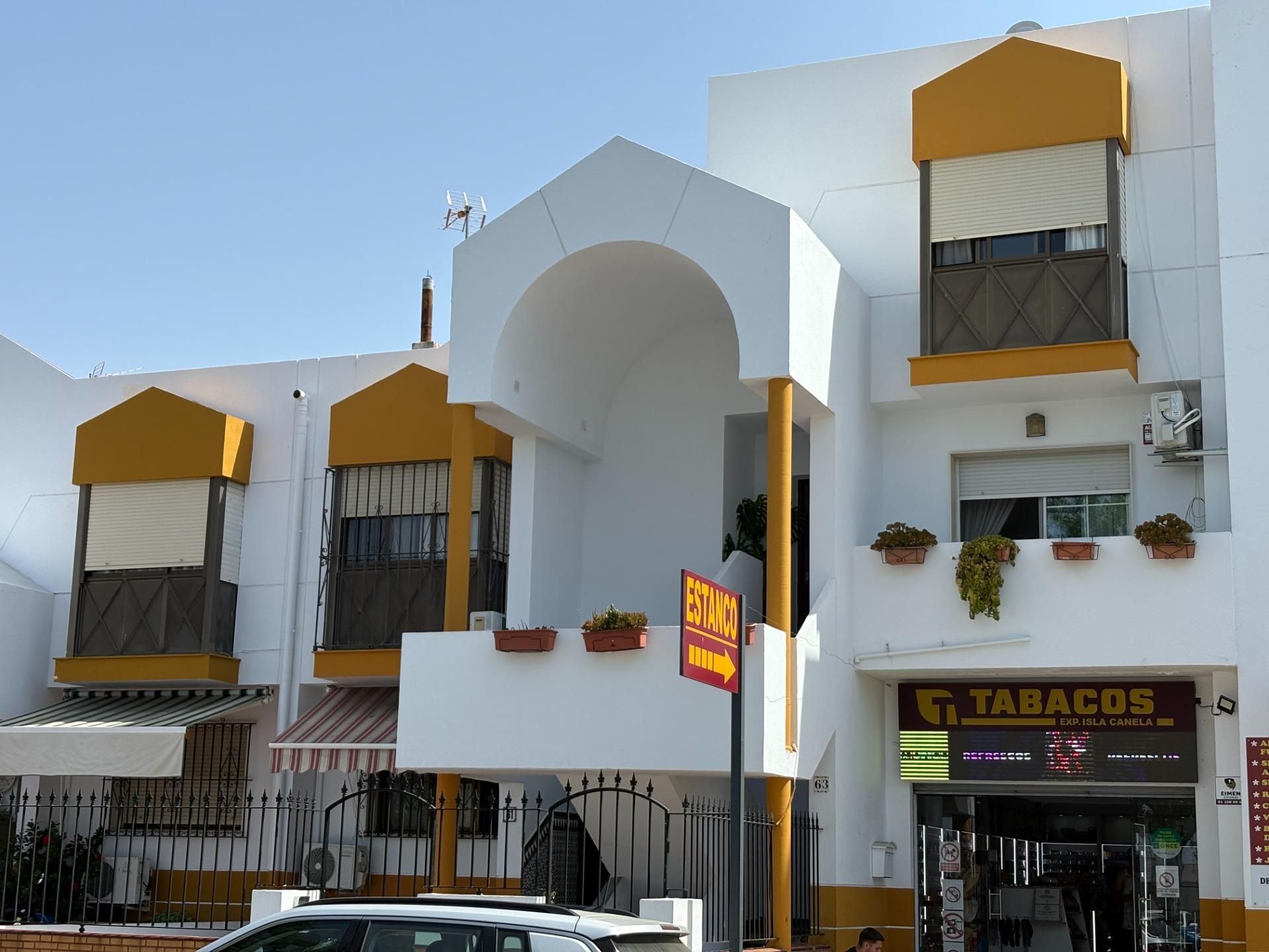 Vista exterior de Casa adosada en venda en Ayamonte amb Aire condicionat i Calefacció