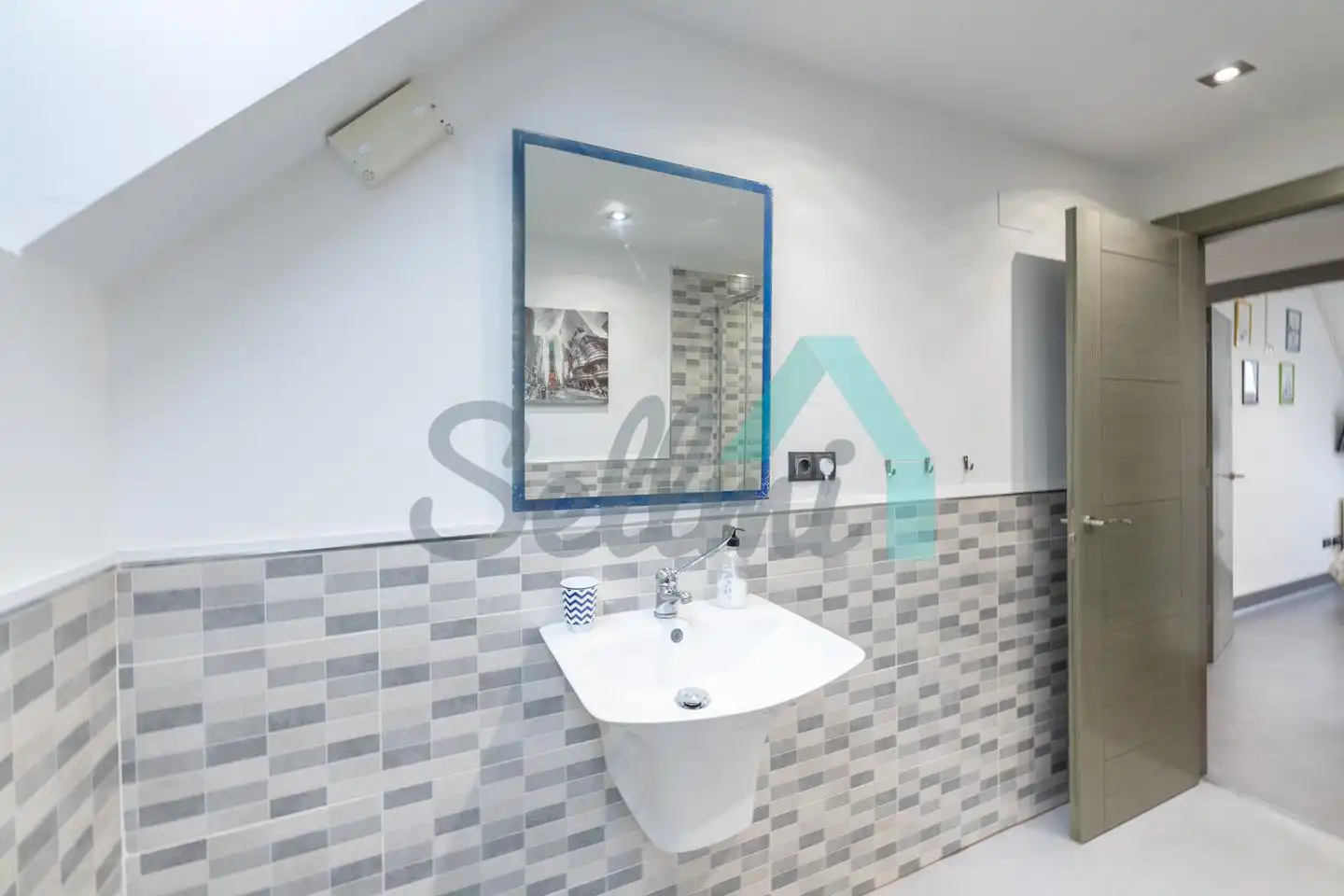 Bathroom of Flat for share in Oviedo   with Heating, Furnished and Internet