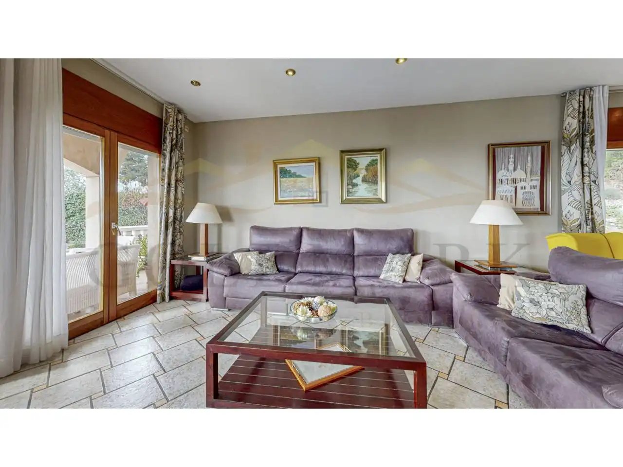 Sala d'estar de Casa o xalet en venda en Corbera de Llobregat amb Aire condicionat, Calefacció i Jardí privat