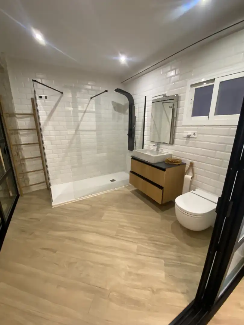 Bathroom of Apartments for rent in Málaga  with Air Conditioner, Furnished and Oven