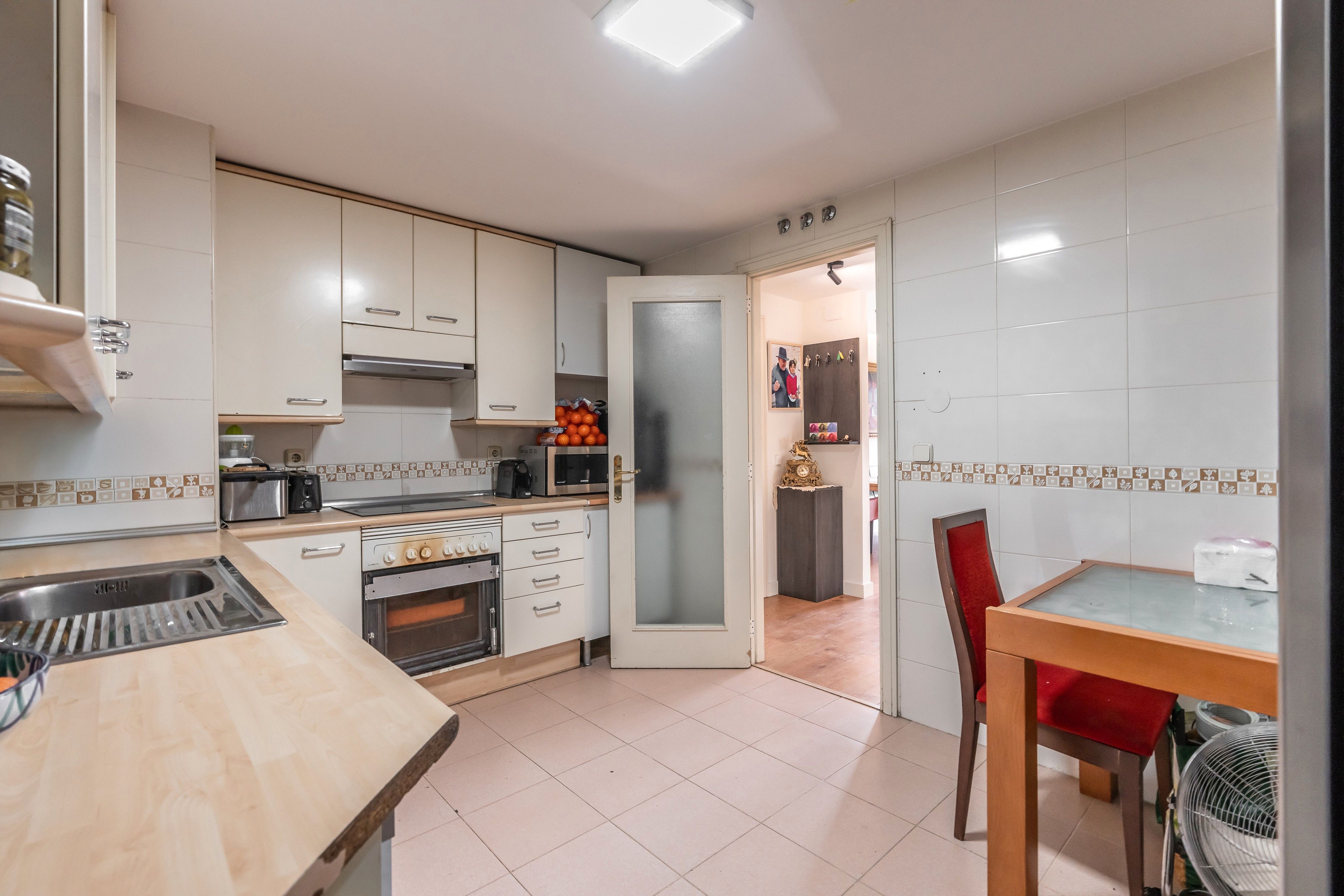 Kitchen of Flat for sale in  Madrid Capital  with Heating, Swimming Pool and Balcony