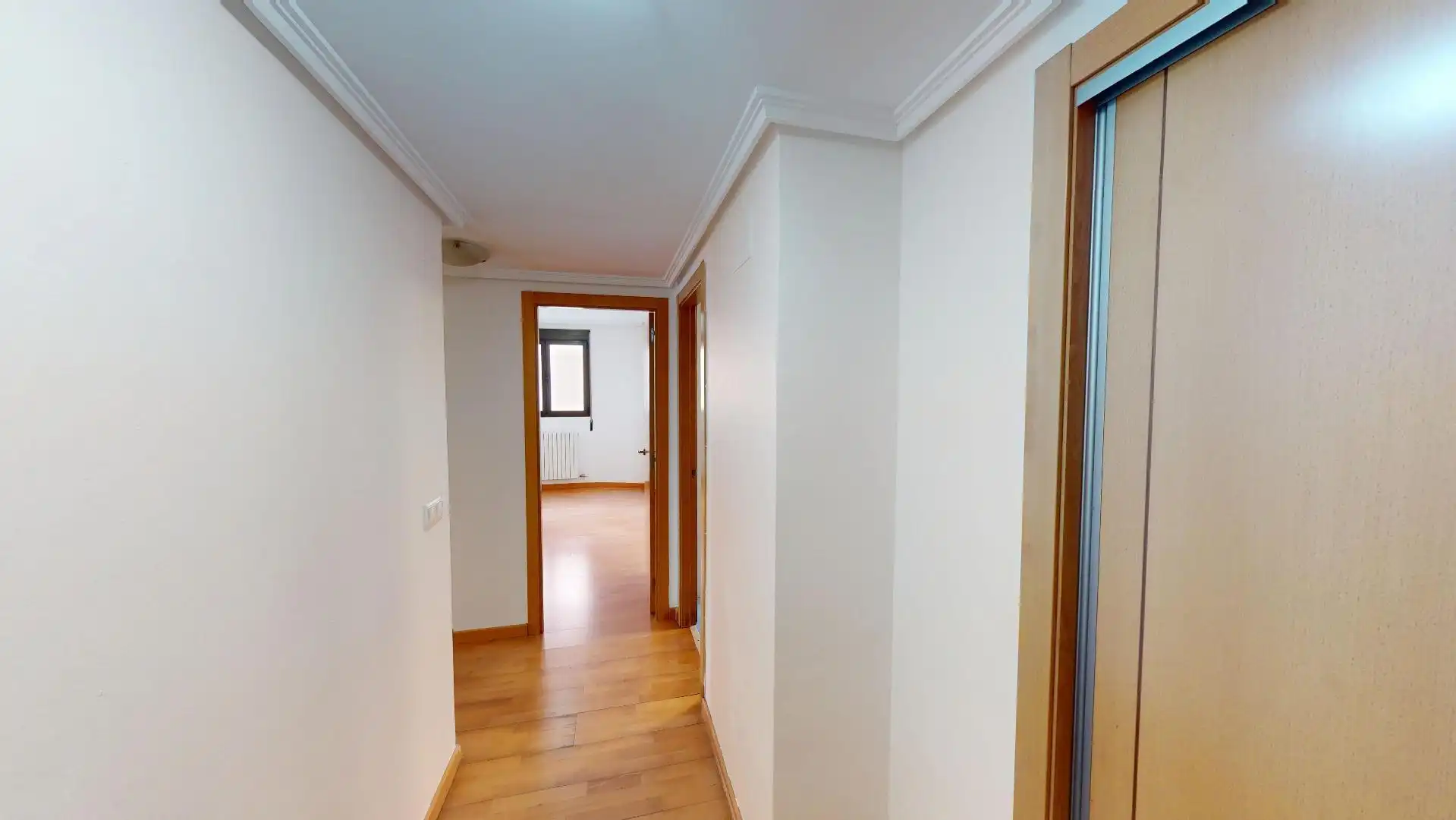 Wohnung zum Verkauf in Valencia mit Klimaanlage, Parkett und Gemeinschaftspool