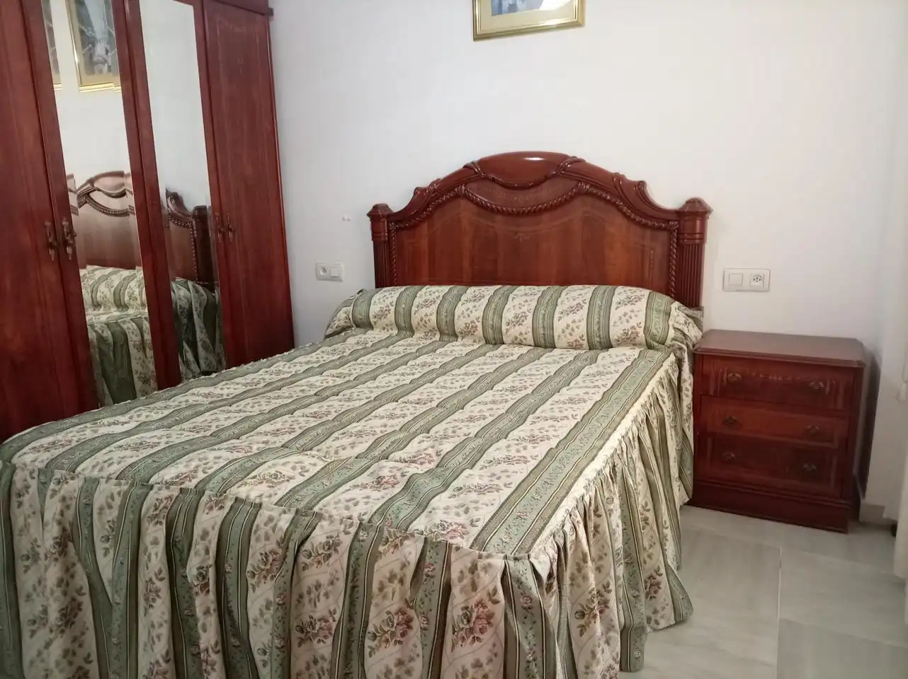 Dormitori de Apartament de lloguer en Alcalá de Guadaira amb Aire condicionat i Moblat