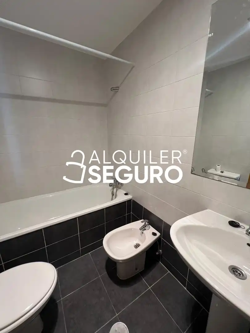 Bathroom of Flat for rent in San Sebastián de los Reyes  with Air Conditioner, Heating and Terrace