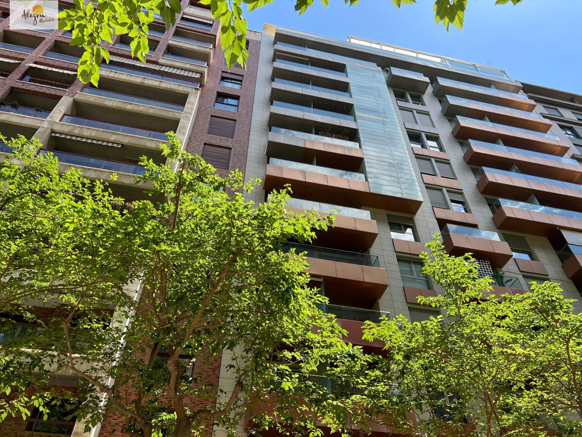 Vista exterior de Àtic en venda en  Valencia Capital amb Calefacció, Jardí privat i Terrassa