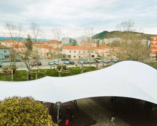 Terrassa de Pis de lloguer en  Pamplona / Iruña amb Calefacció, Parquet i Traster