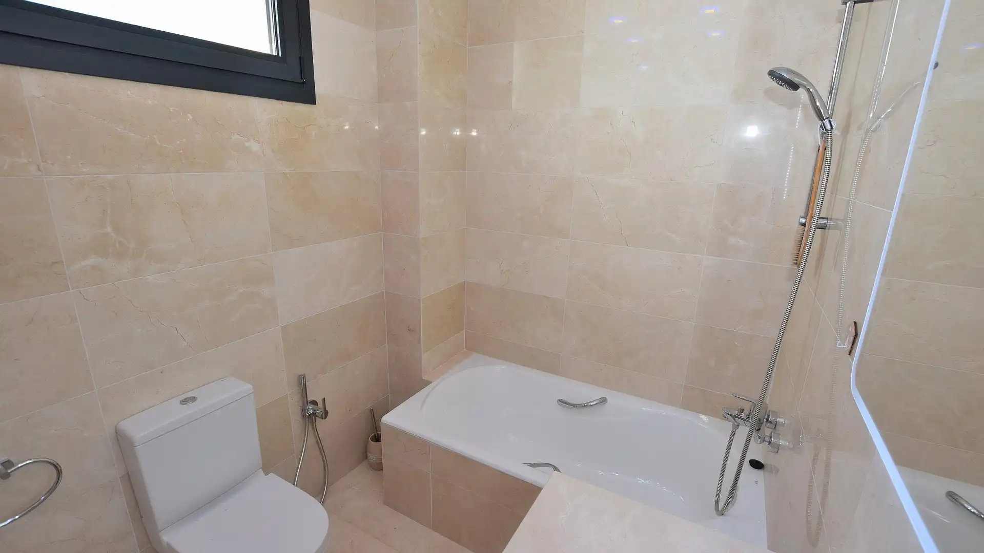 Bathroom of Houses for sale in Cambrils  with Air Conditioner, Private garden and Parquet flooring