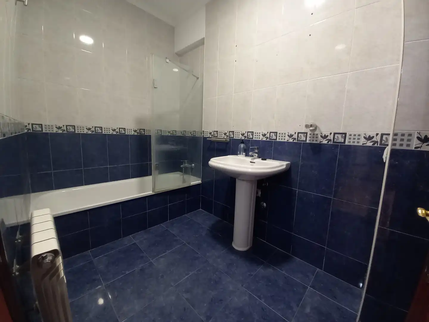 Badezimmer von Maisonette zum Verkauf in Castrillón mit Heizung, Ofen und Waschmaschine