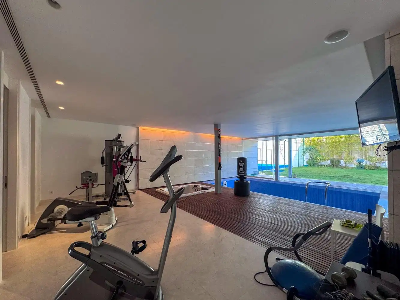 Houses for sale in Madrid  with Air Conditioner, Heating and Private garden