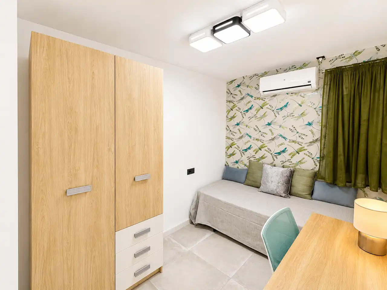 Bedroom of Study for share in Sevilla  with Air Conditioner, Heating and Furnished