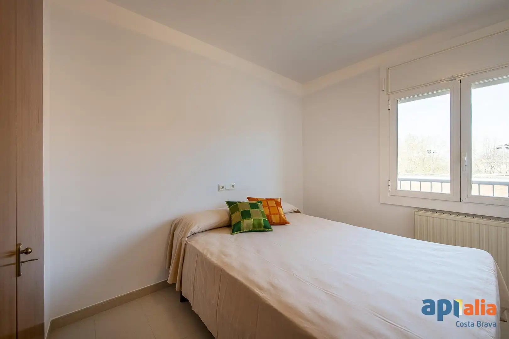 Dormitori de Pis en venda en Girona amb Aire condicionat, Calefacció i Terrassa