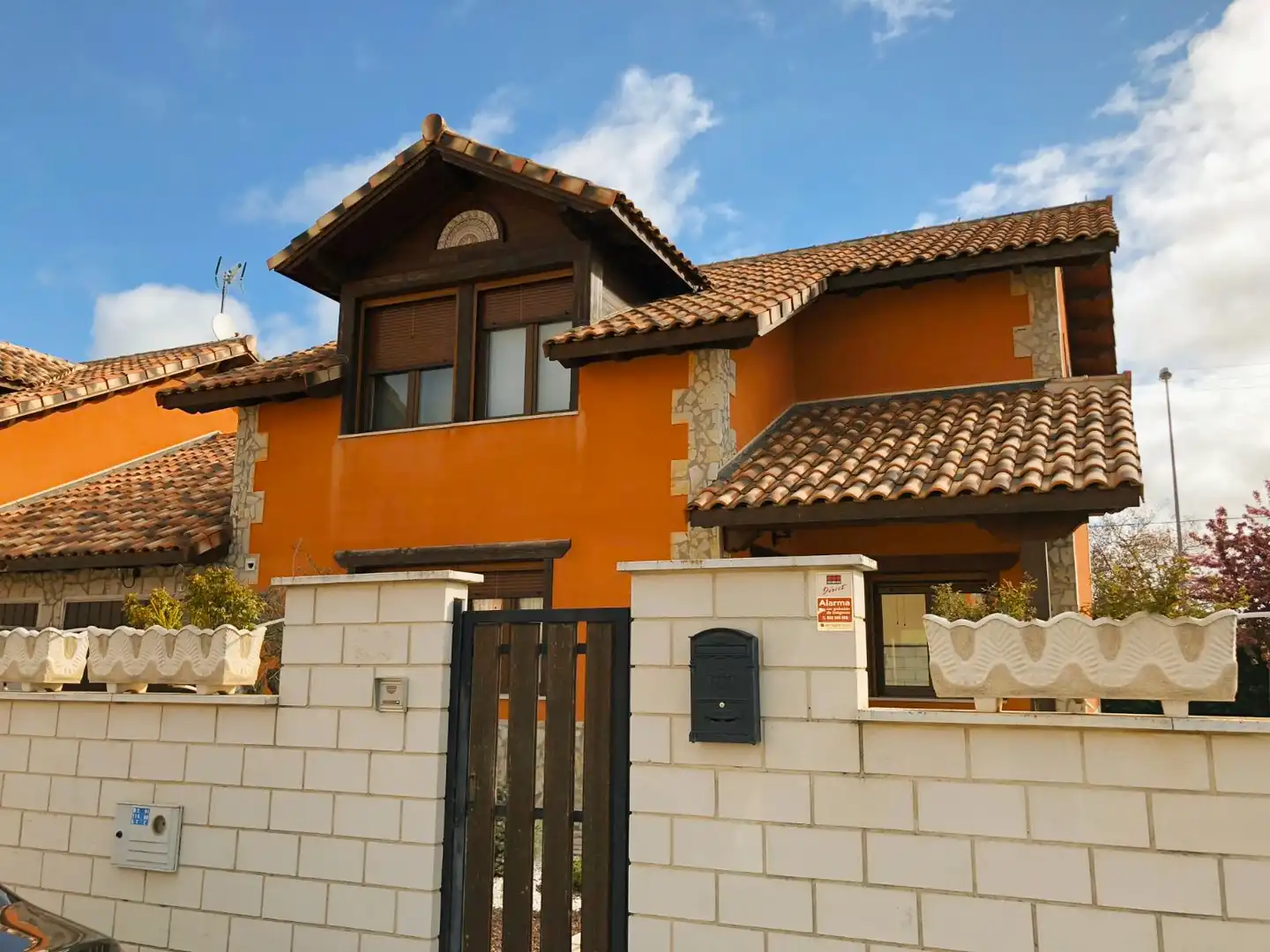 Vista exterior de Casa o xalet en venda en Grijota amb Calefacció, Jardí privat i Traster