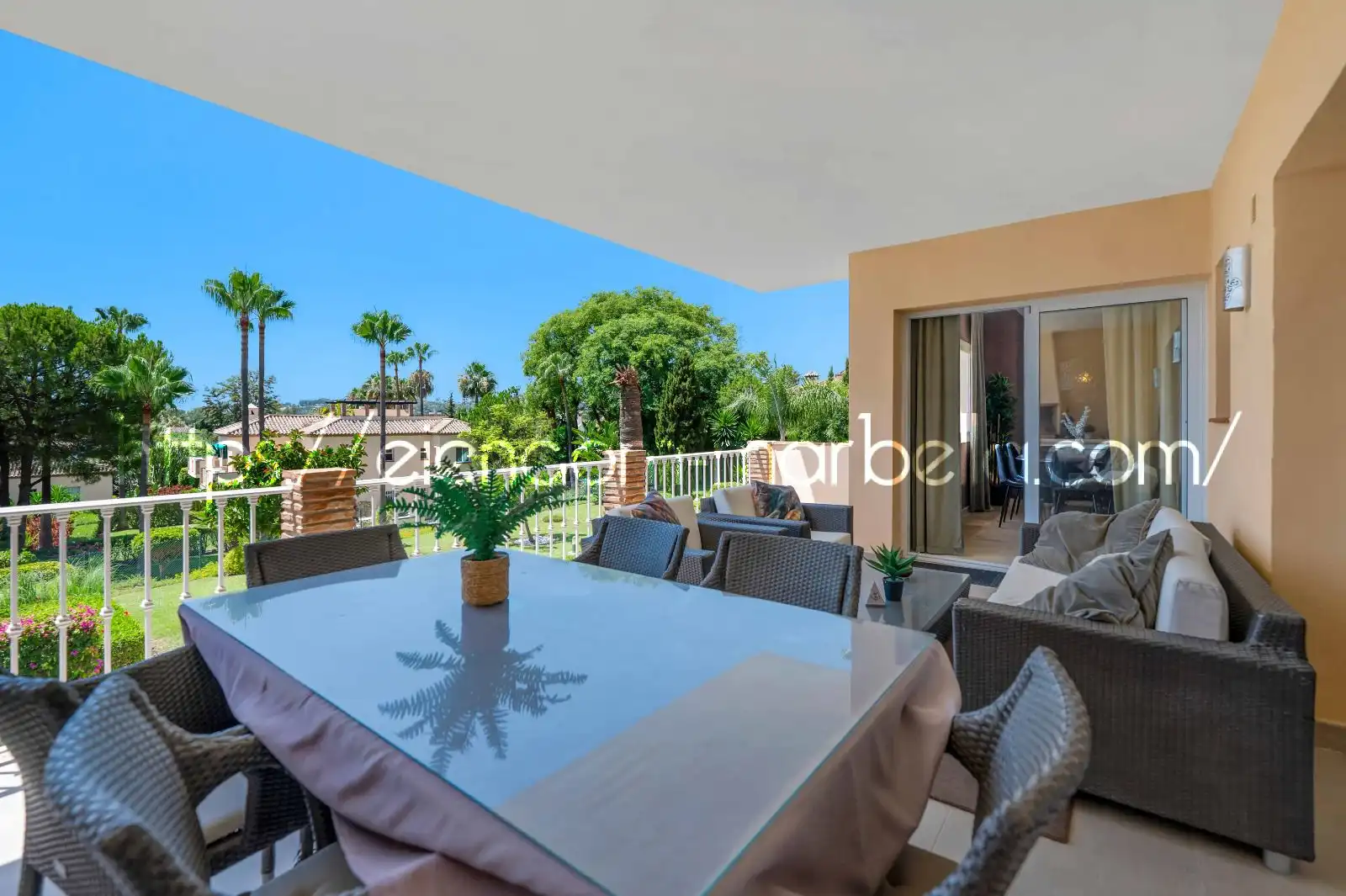 Terrasse von Wohnungen zum Verkauf in Marbella mit Klimaanlage, Terrasse und Möbliert