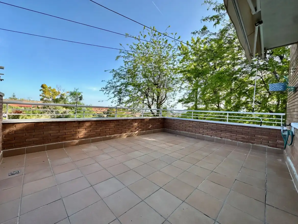 Terraza de Casa adosada en venta en Sant Joan Despí con Aire acondicionado, Calefacción y Jardín privado
