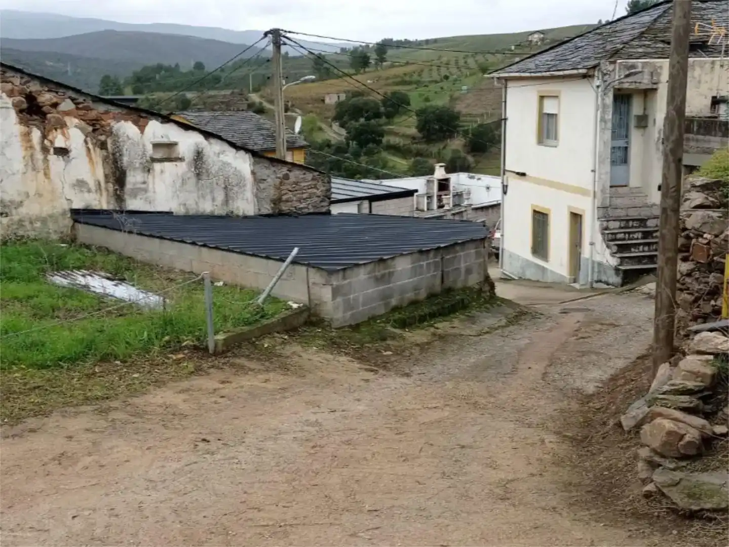 Casa adosada en venda en Petín amb Moblat