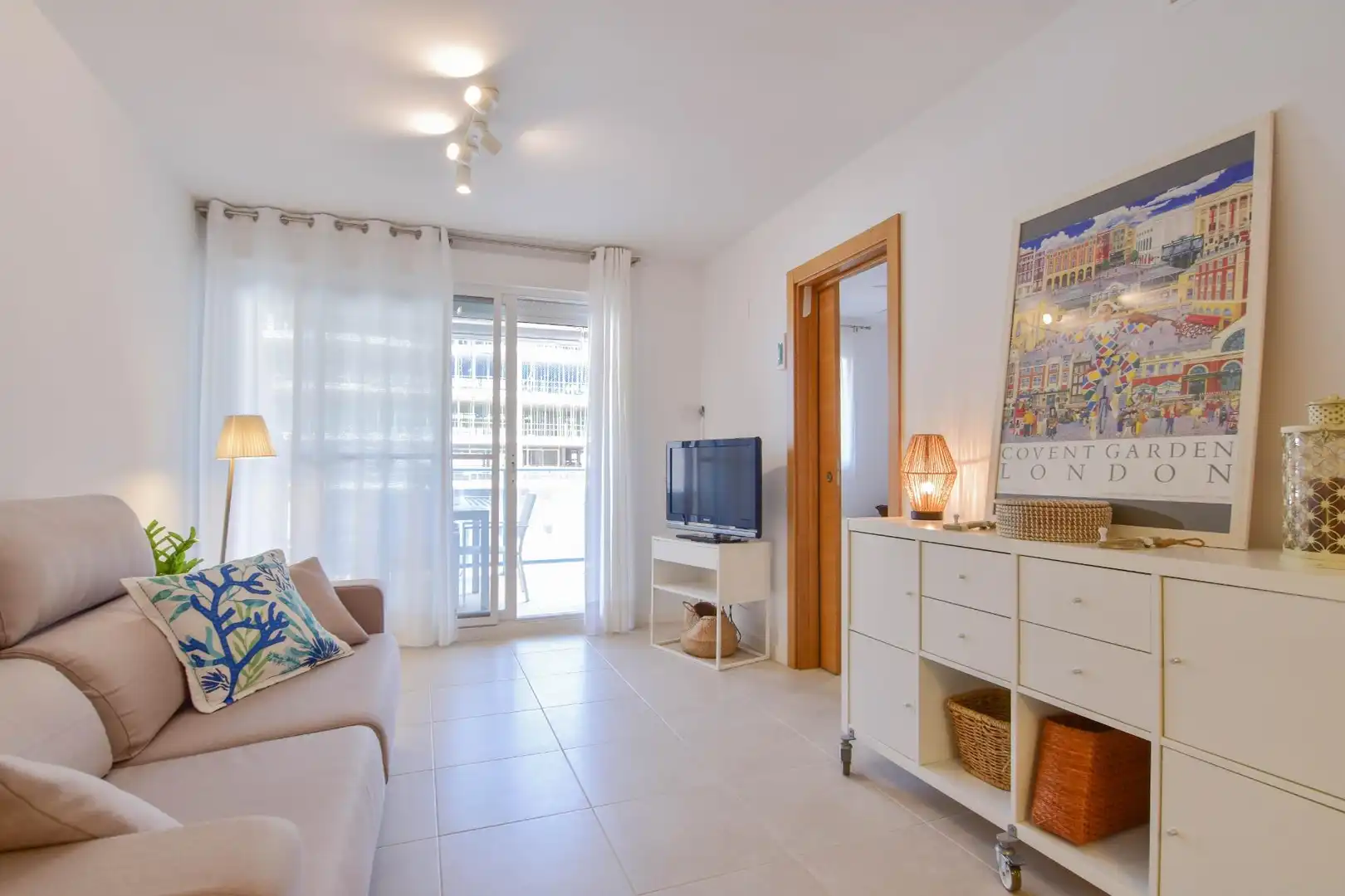 Sala d'estar de Apartament de lloguer en El Puig de Santa Maria amb Calefacció, Jardí privat i Terrassa