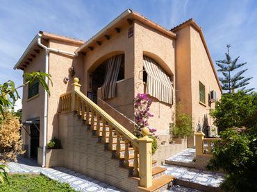 Villa con balcone in vendita a Carrer Ricard Opisso