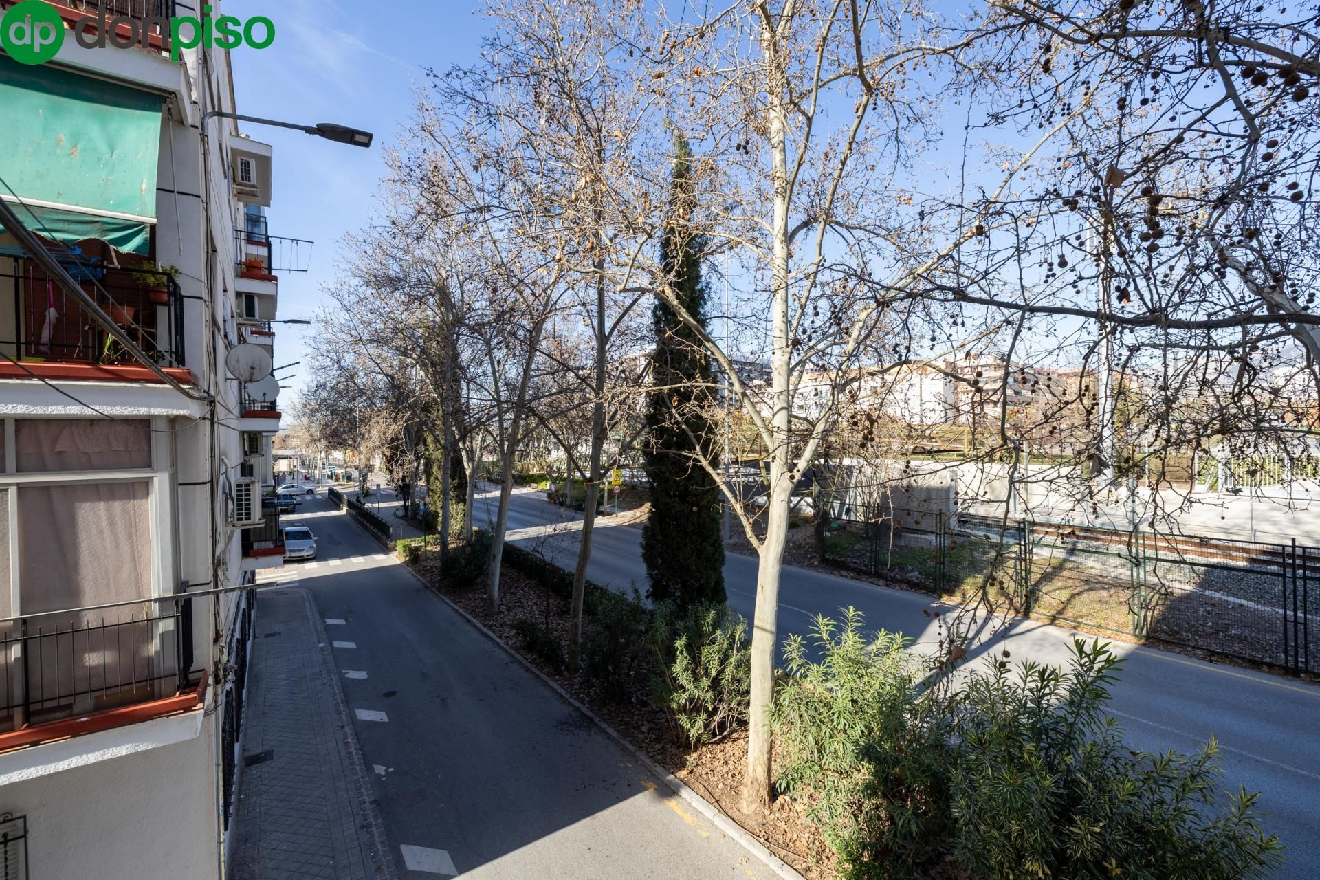 Vista exterior de Piso en venta en  Granada Capital