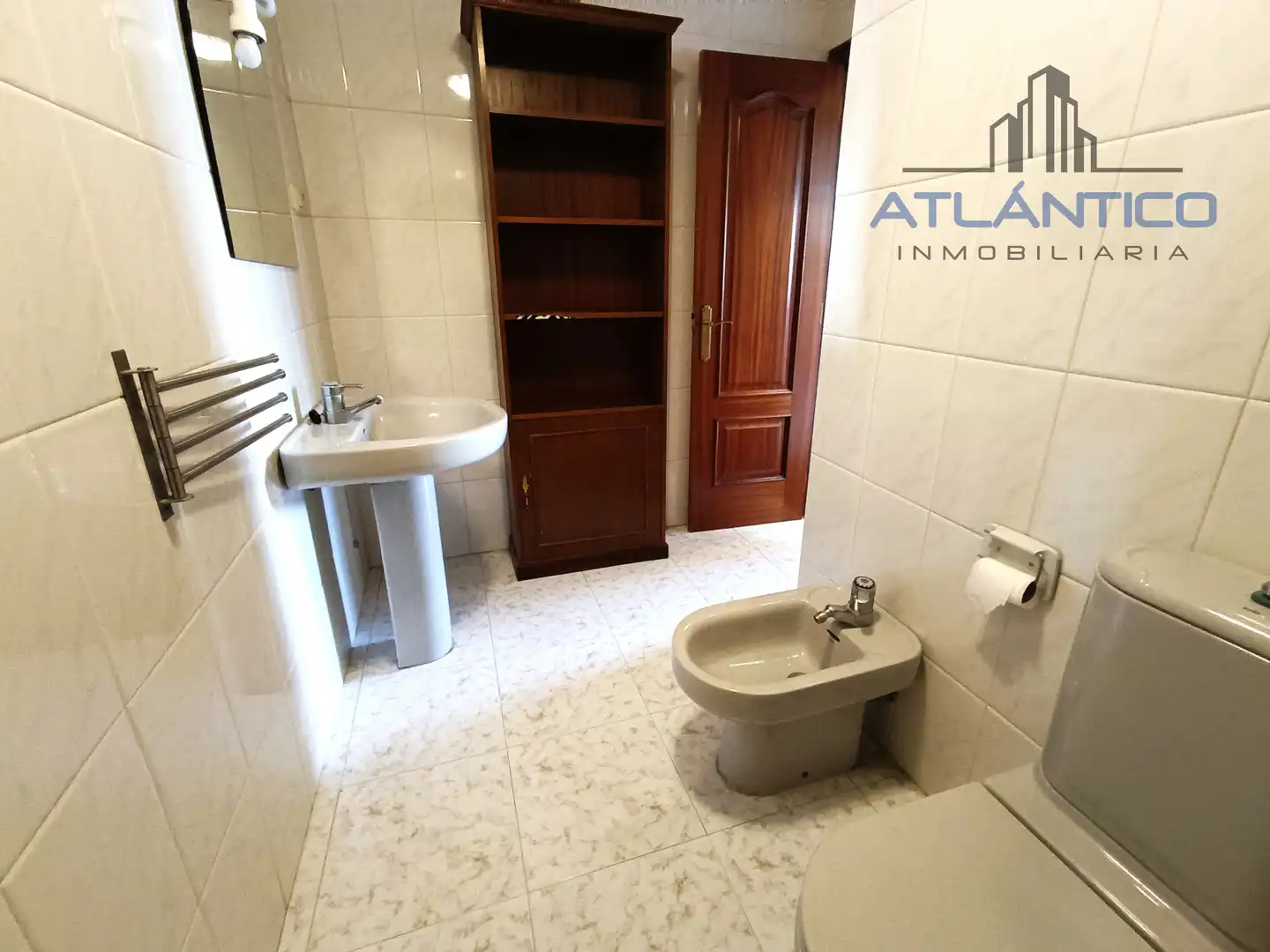 Baño de Apartamento en venta en A Coruña Capital  con Parquet, Trastero y Amueblado