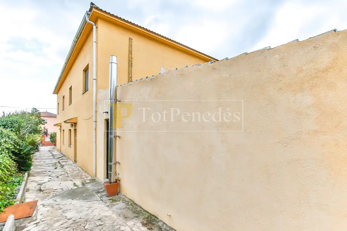 Exterior view of Houses for sale in Torrelles de Foix  with Air Conditioner, Heating and Private garden