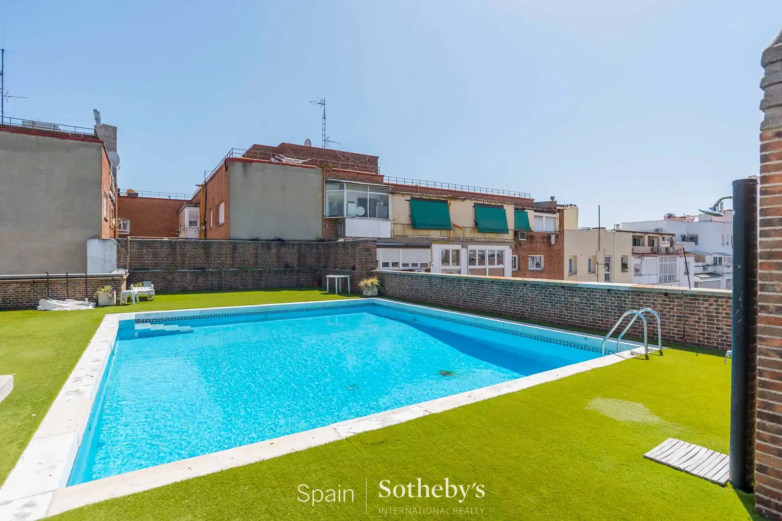 Swimming pool of Apartments for rent in Madrid  with Air Conditioner, Heating and Terrace
