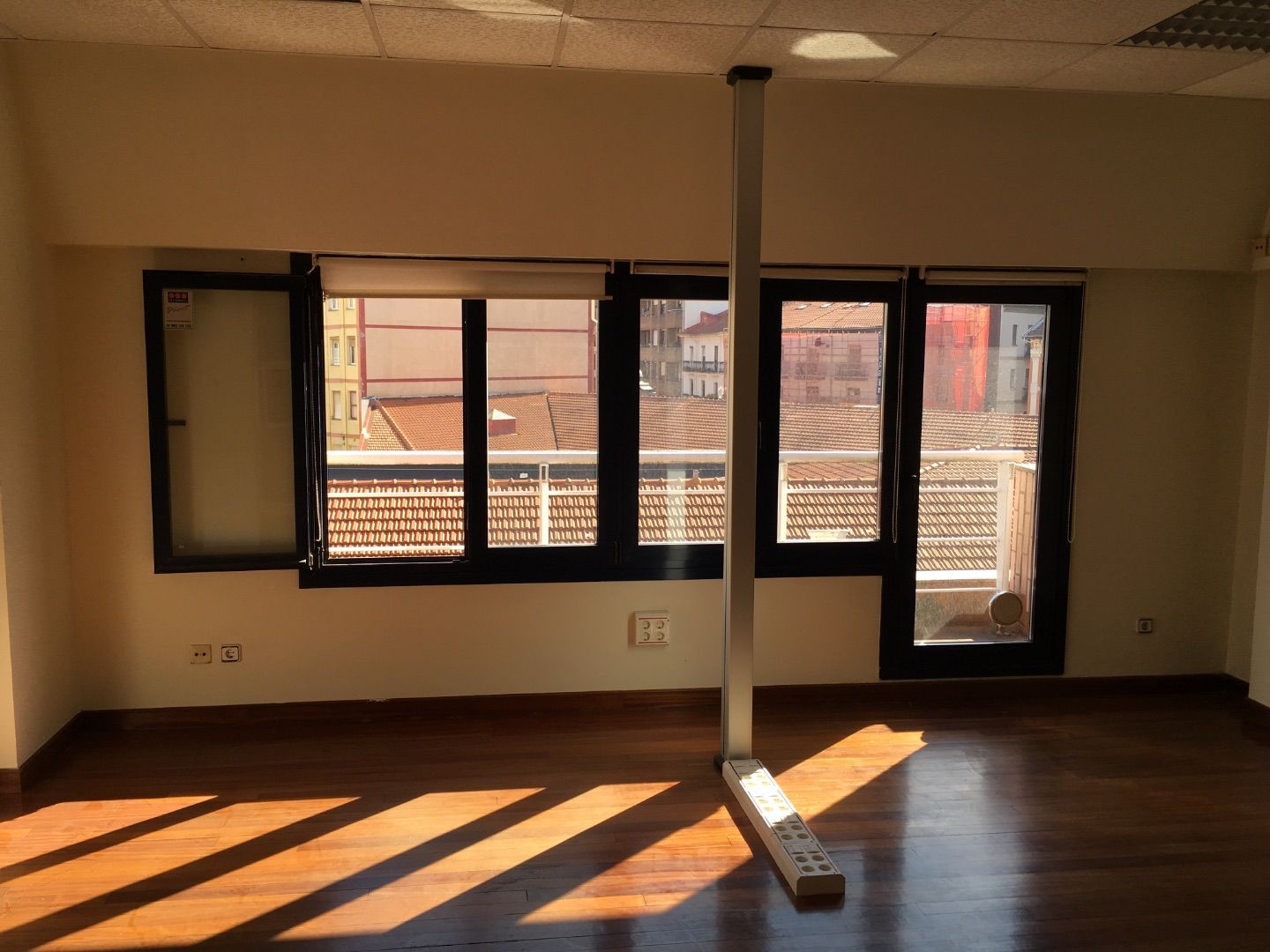Habitación de Oficina de alquiler en Bilbao  con Aire acondicionado, Terraza y Balcón