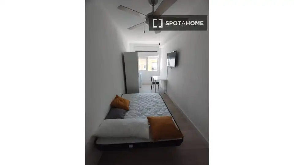 Bedroom of Flat for rent in Madrid  with Air Conditioner, Heating and Furnished
