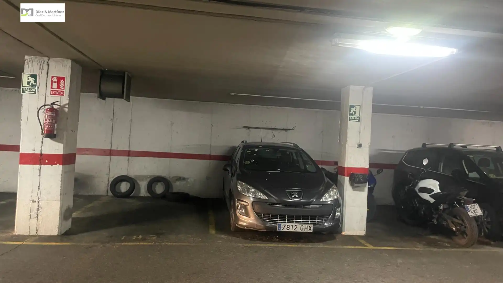 Parking de Piso en venta en Oviedo  con Calefacción, Parquet y Trastero